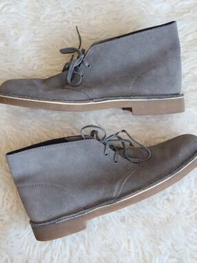 Men's Grey Suede Chukka Boots Clarks Rubber Soles Size 8.5